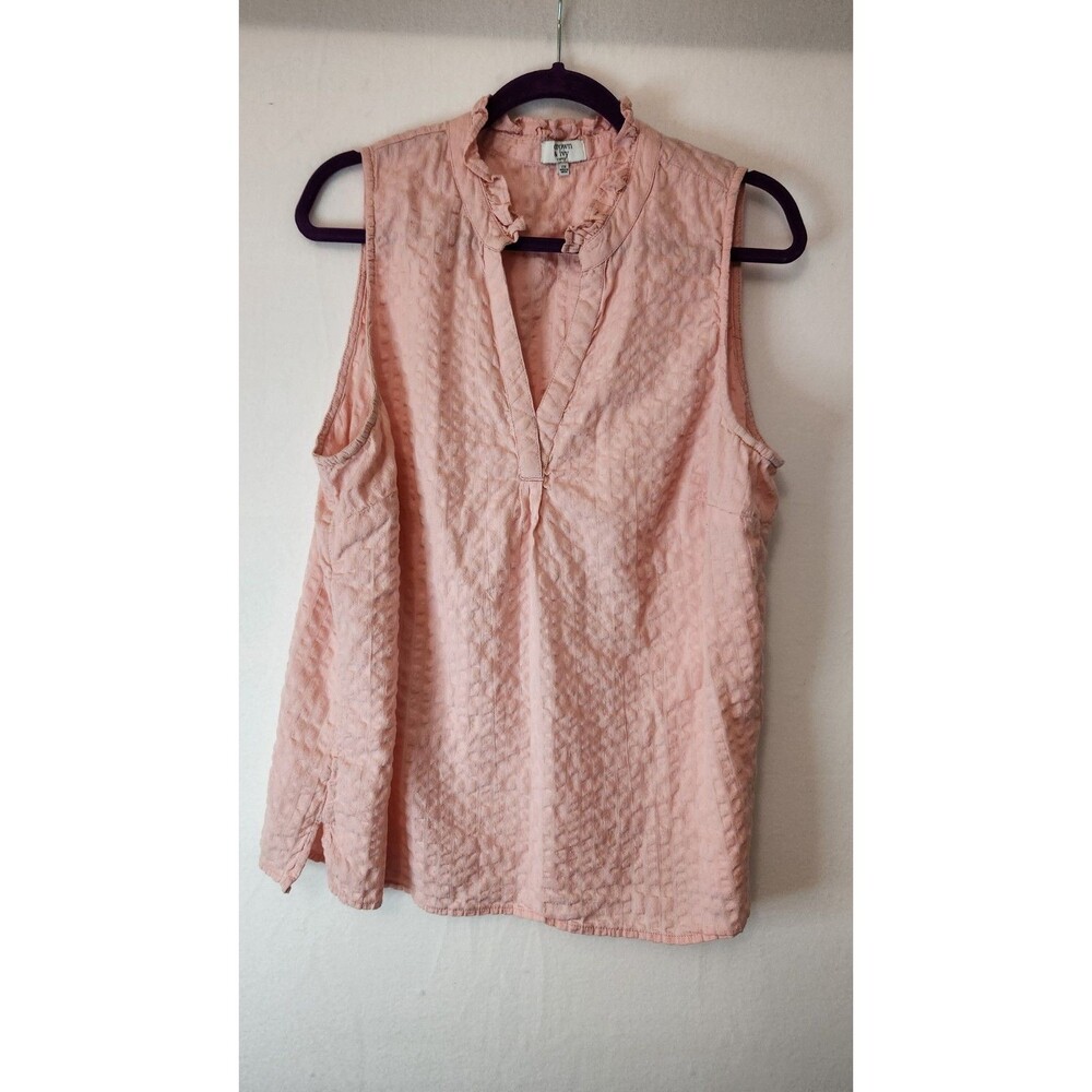 Crown & Ivy Curvy Women's size 1X sleeveless lightweight pink blouse